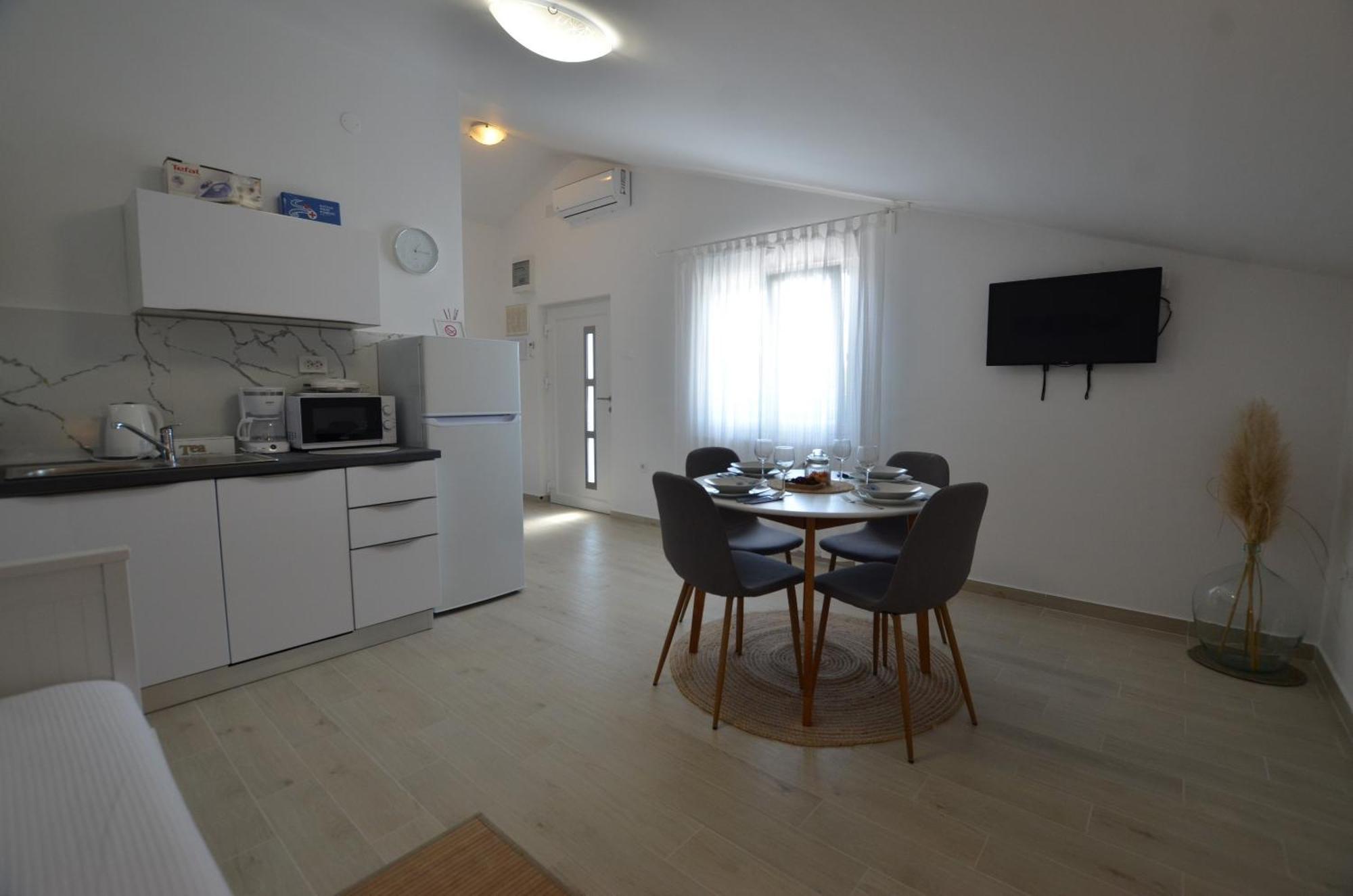 ロヴィニCasa Niniアパートメント 部屋 写真
